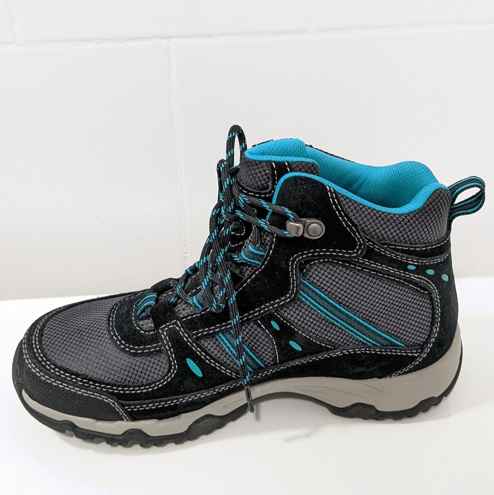 NWOT waterproof hiking shoes by L.L bean - Picture 4 of 16